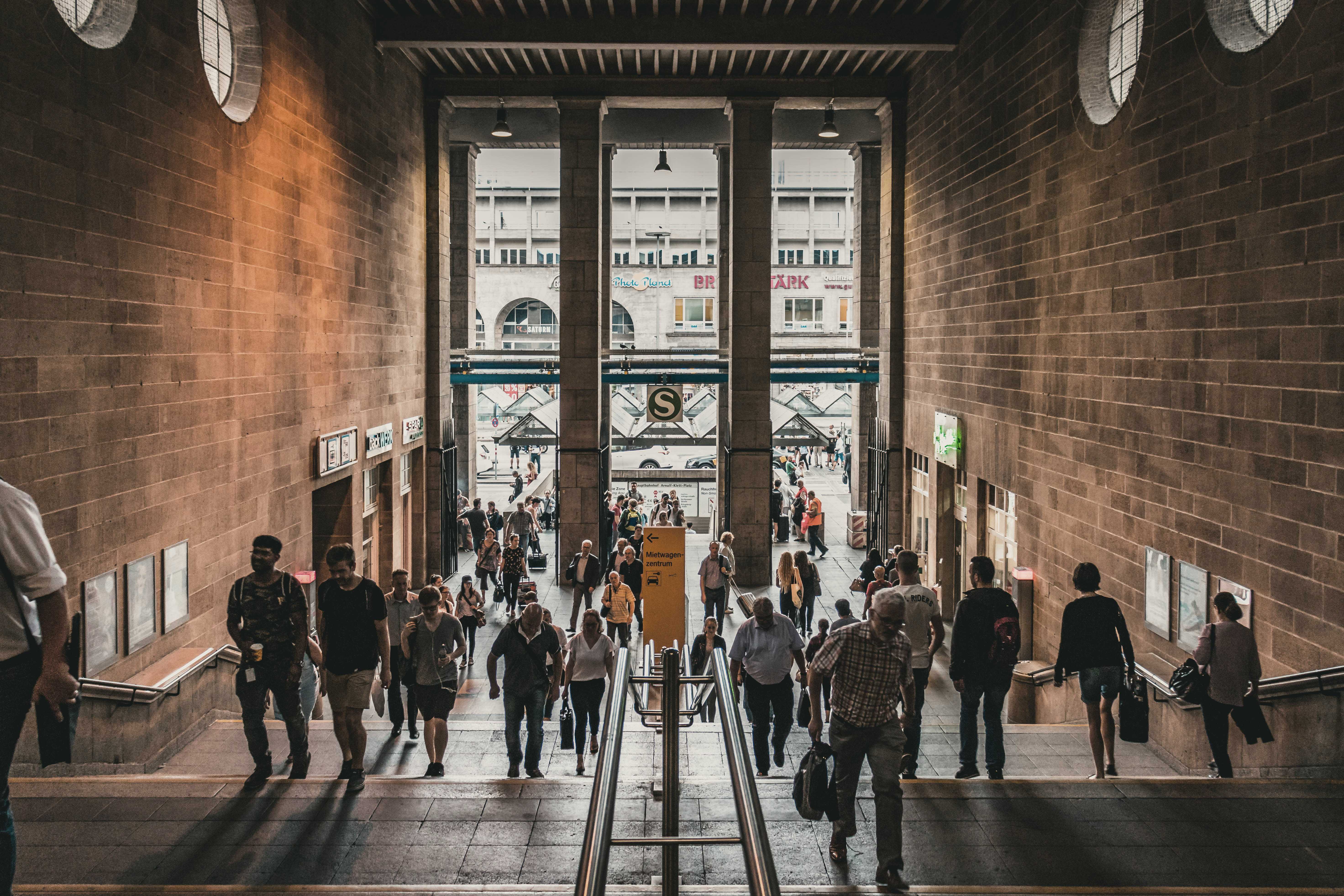 Active and sustainable travelling by foot