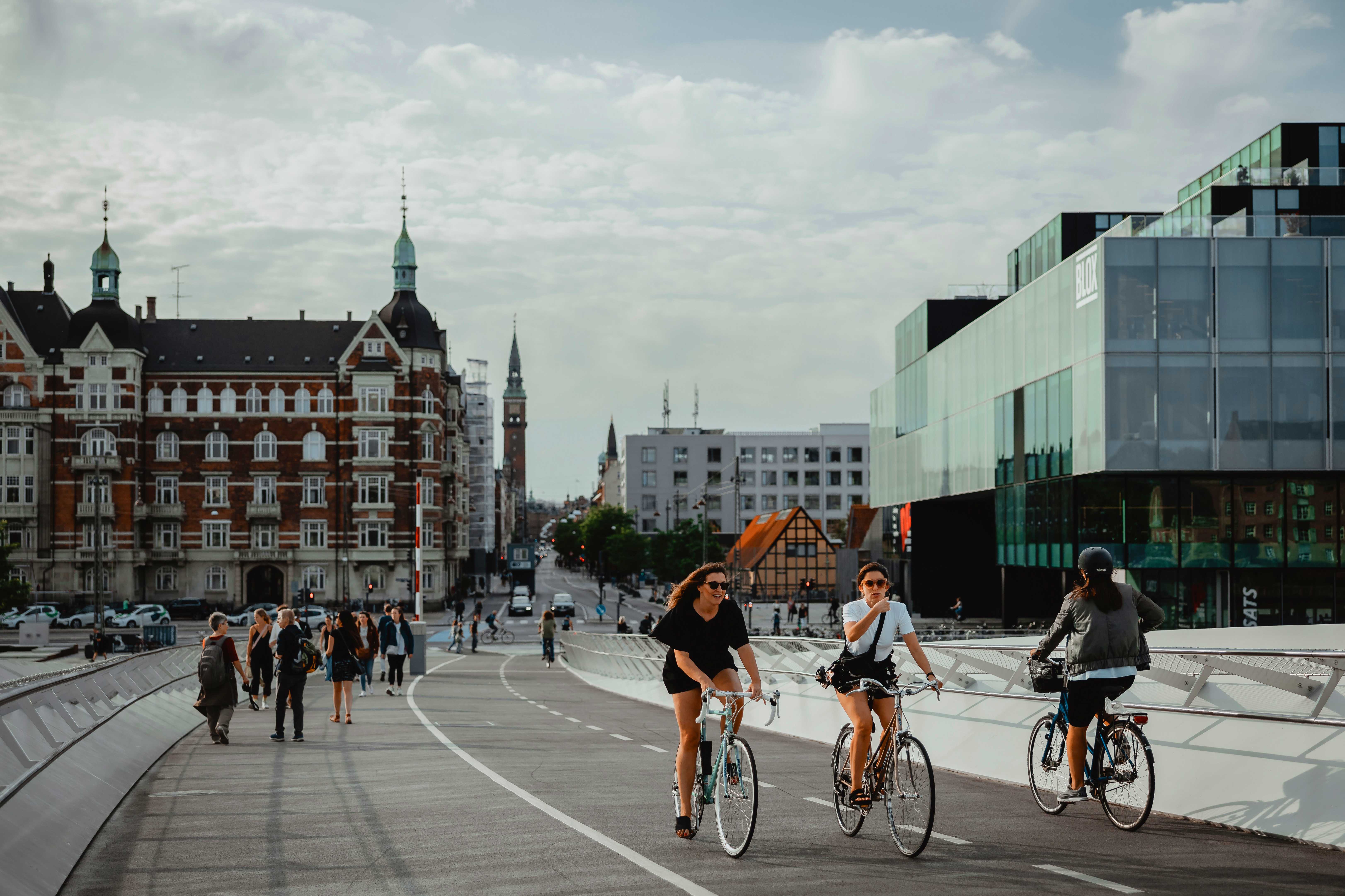 Active and sustainable travelling by bicycle